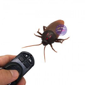 Hộp đồ chơi con gián điều khiển từ xa có đèn 9916